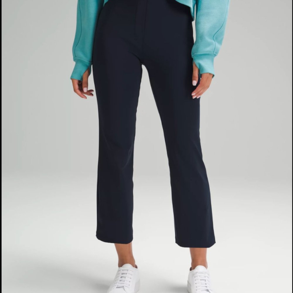 NWT - Lululemon Smooth Fit Pull-On High-Rise Crop